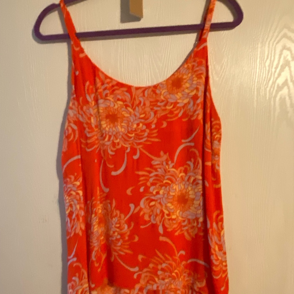 Beautiful orangeish top.